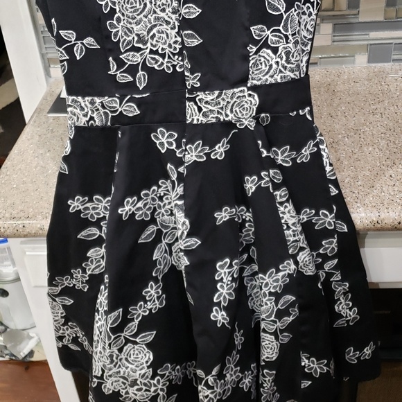 IXIA DRESS - Picture 2 of 3